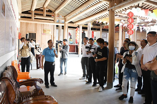 13 振興茶產業(yè) 媒體來助力  廈門市安溪商會組織媒體記者走進安溪茶鄉(xiāng)918.png