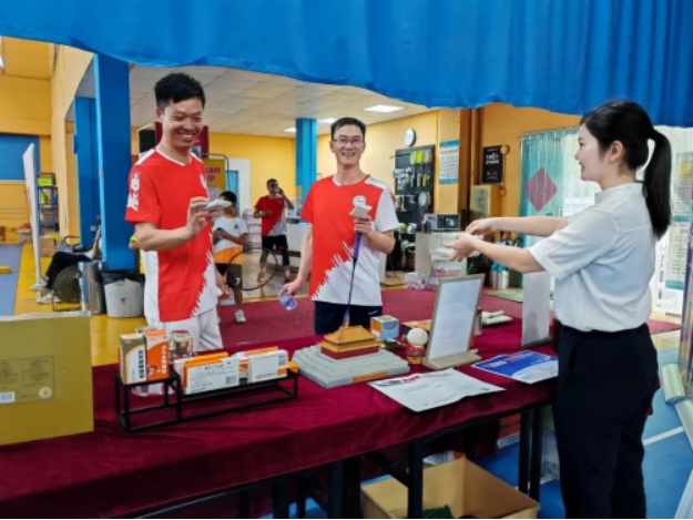 12 片仔癀體驗(yàn)館廣州南站店助力的2023年?yáng)|莞南安商會(huì)羽毛球邀請(qǐng)賽順利開展567.png